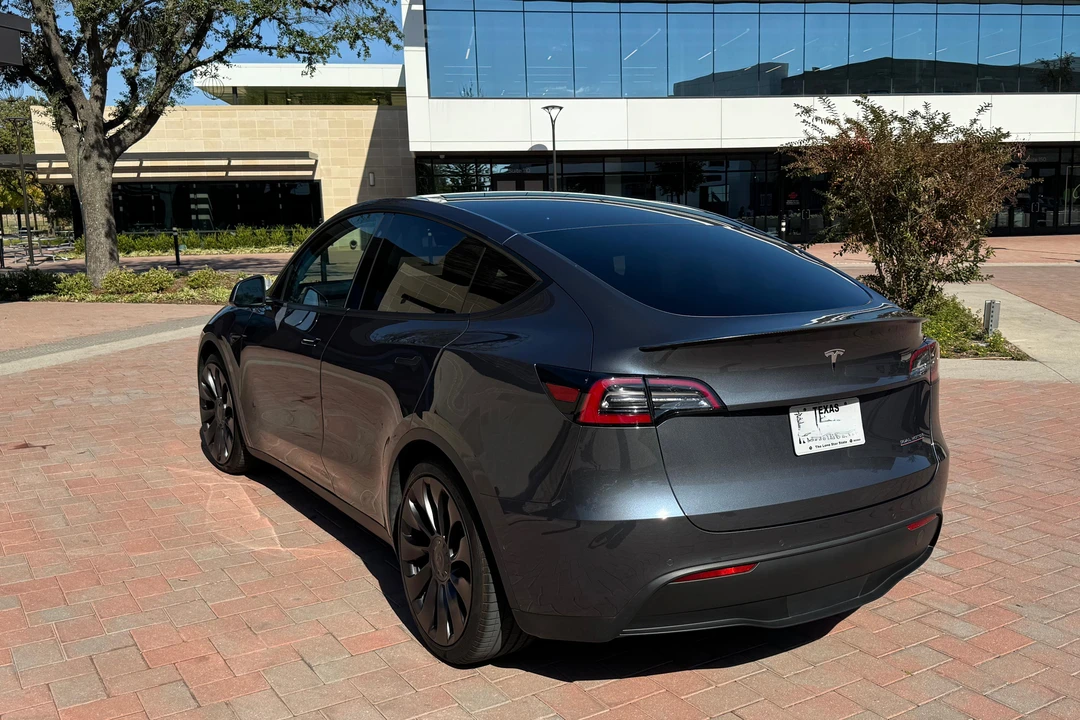 2020 Tesla Model Y Performance - Image 16 of 31
