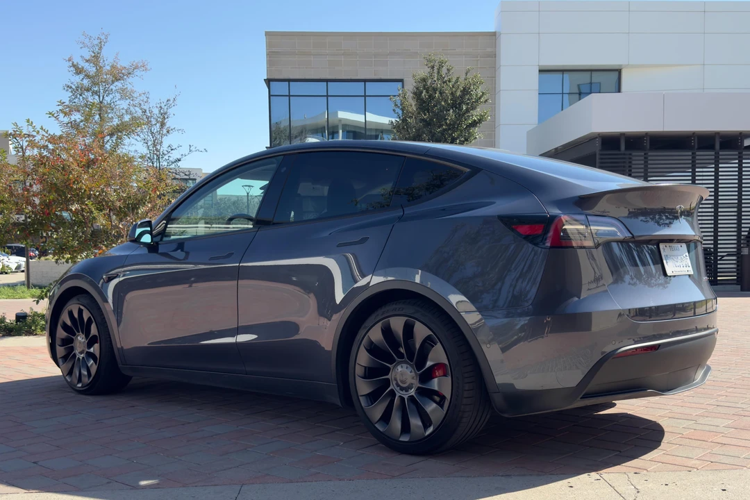 2020 Tesla Model Y Performance - Image 15 of 31