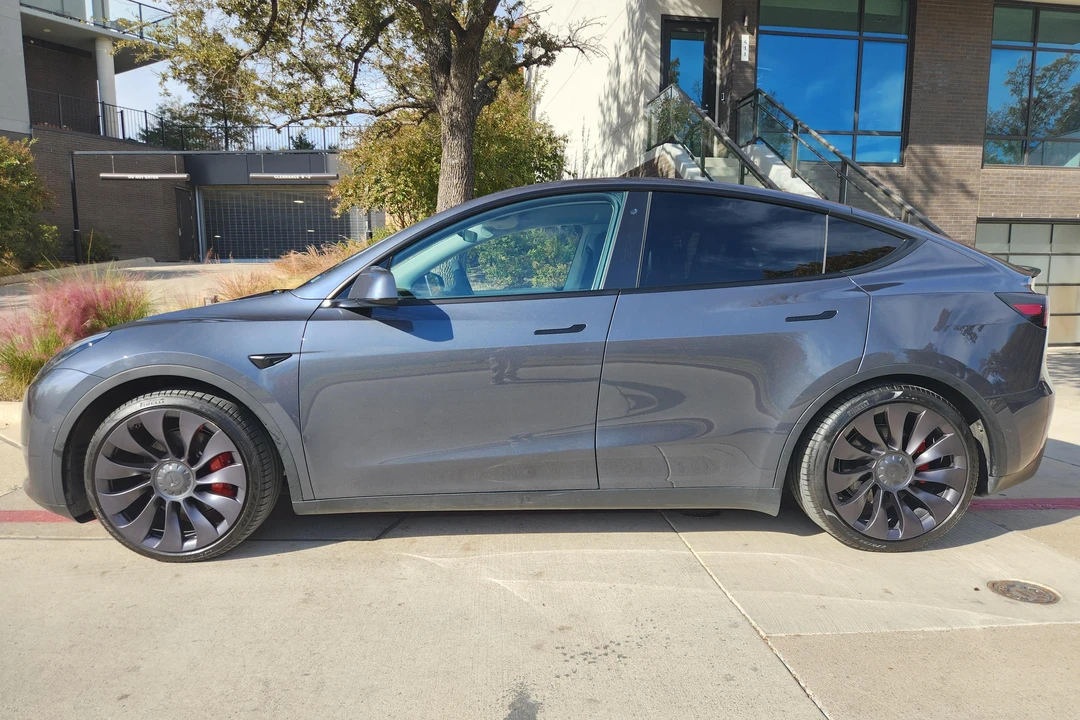 2020 Tesla Model Y Performance - Image 3 of 31