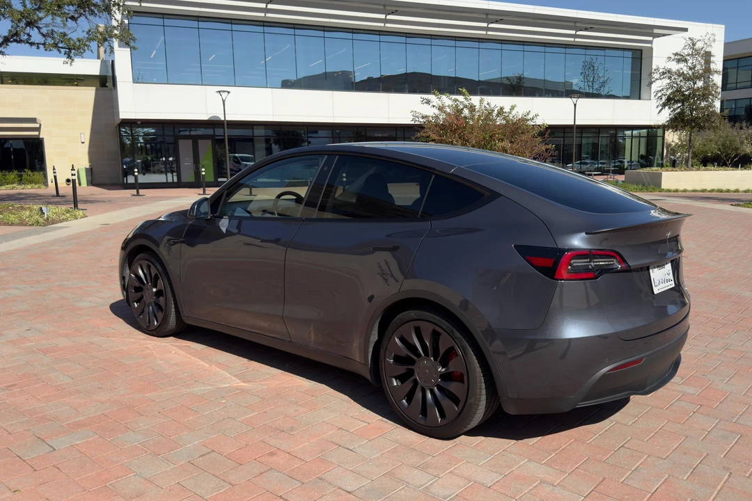 2020 Tesla Model Y Performance - Image 14 of 31