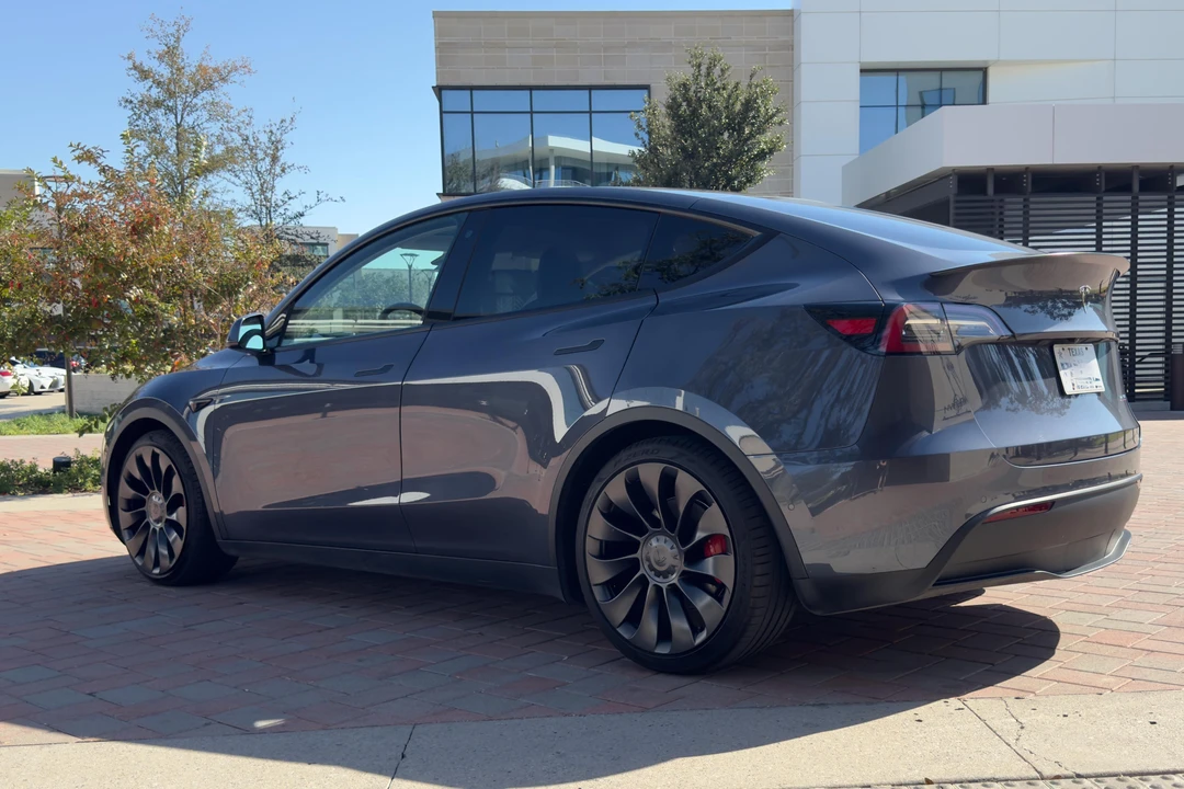 2020 Tesla Model Y Performance - Image 13 of 31