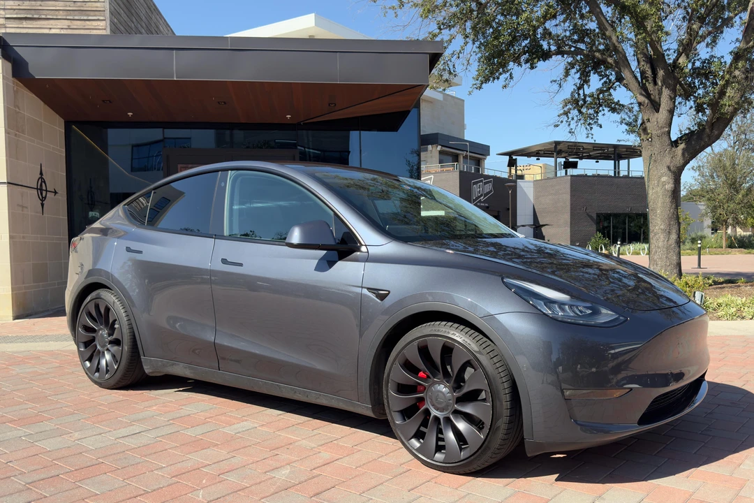 2020 Tesla Model Y Performance - Image 21 of 31