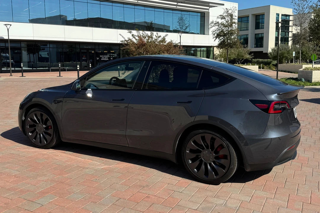 2020 Tesla Model Y Performance - Image 12 of 31