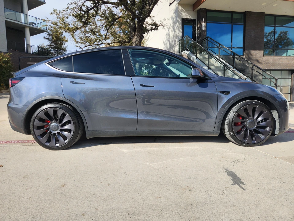 2020 Tesla Model Y Performance - Image 20 of 31