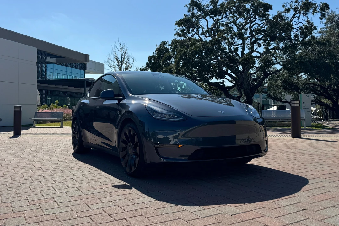 2020 Tesla Model Y Performance - Image 25 of 31