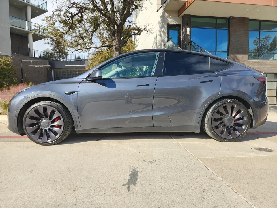 2020 Tesla Model Y Performance - Image 11 of 31