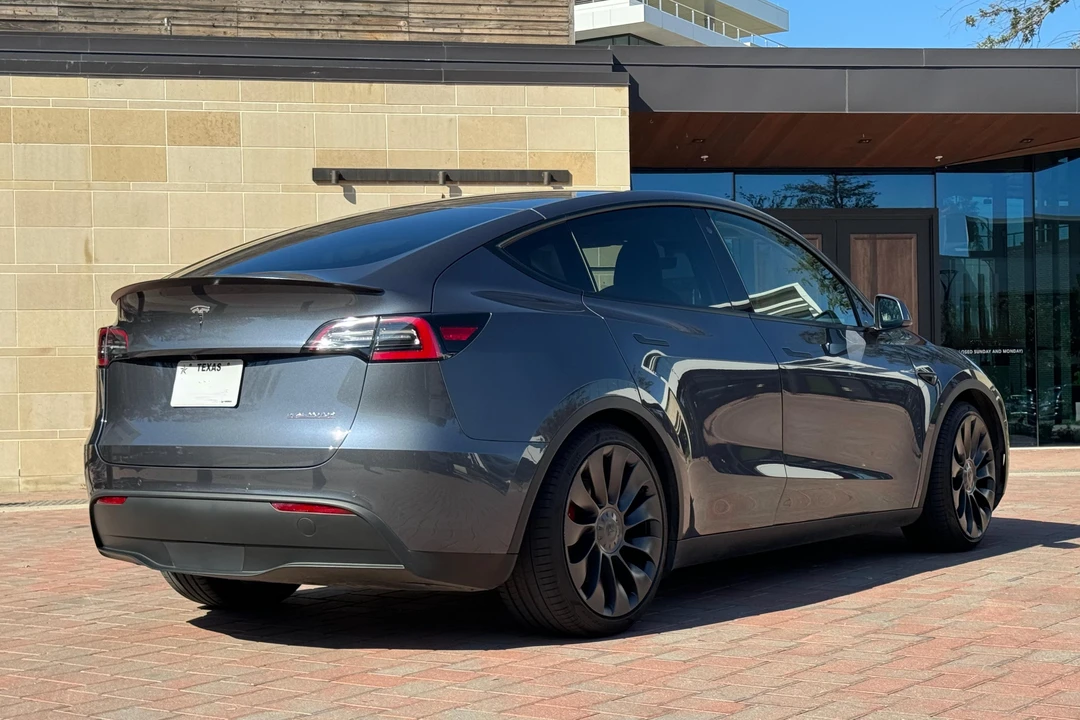2020 Tesla Model Y Performance - Image 18 of 31