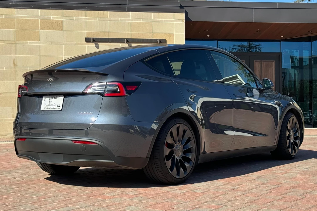 2020 Tesla Model Y Performance - Image 4 of 31