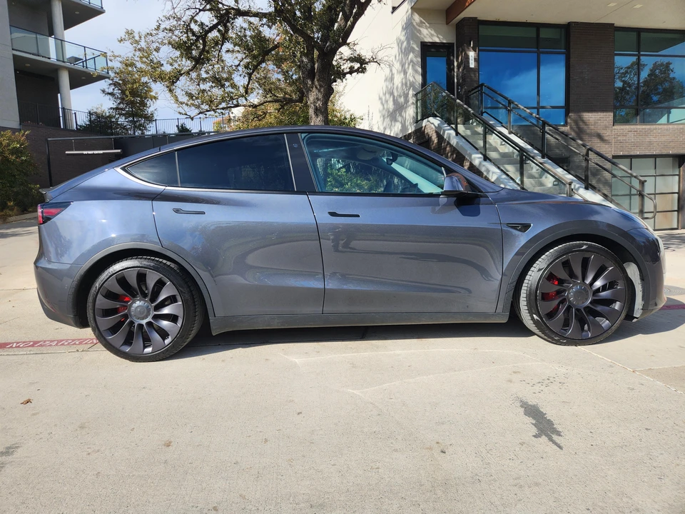 2020 Tesla Model Y Performance - Image 19 of 31