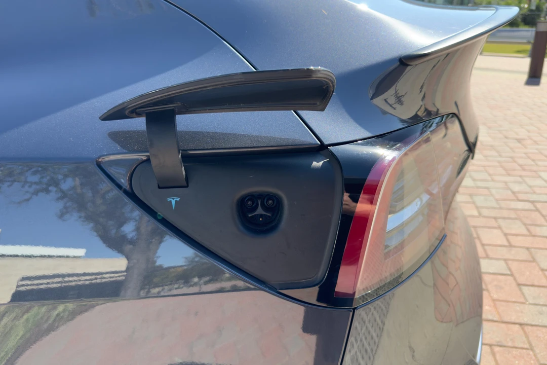 2020 Tesla Model Y Performance - Image 29 of 31