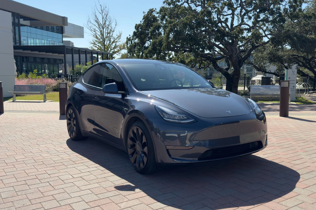 2020 Tesla Model Y Performance - Image 23 of 31