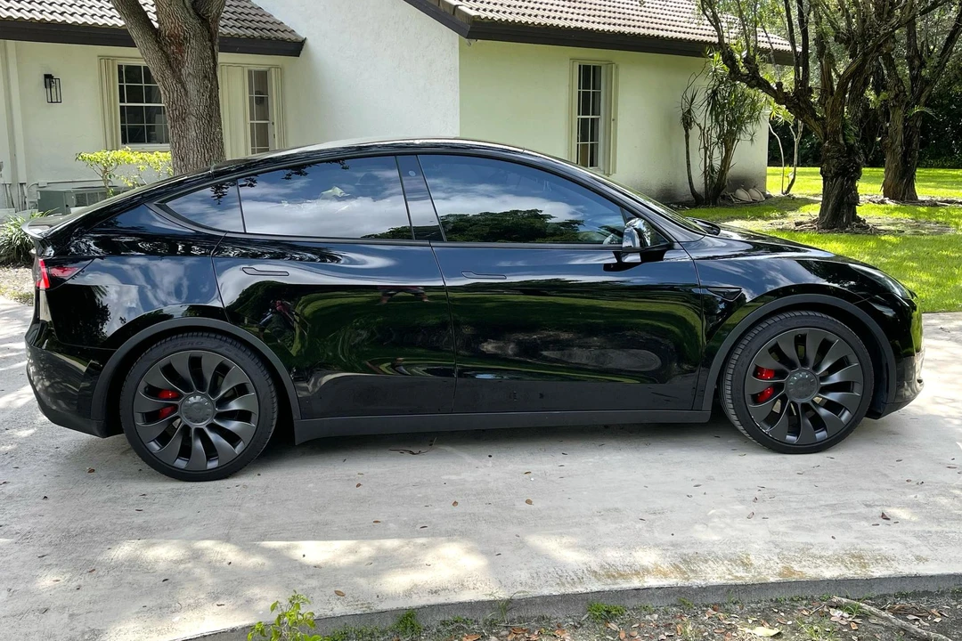2020 Tesla Model Y Performance - Image 3 of 31