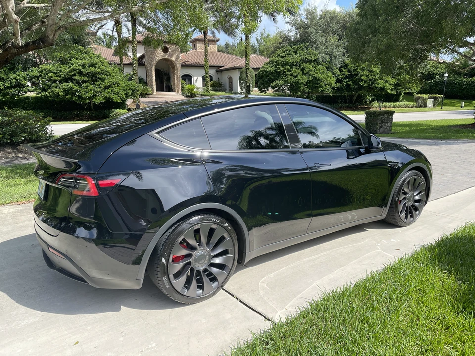 2020 Tesla Model Y Performance - Image 13 of 31