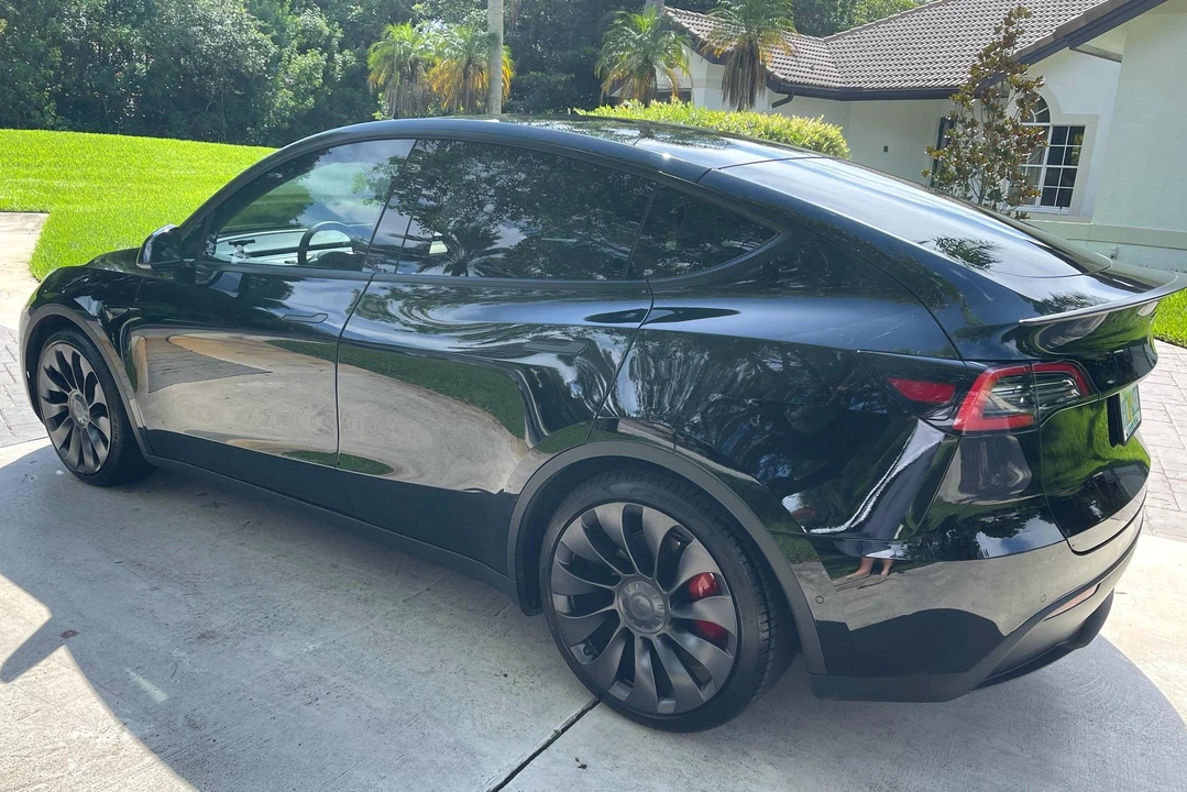 2020 Tesla Model Y Performance - Image 4 of 31