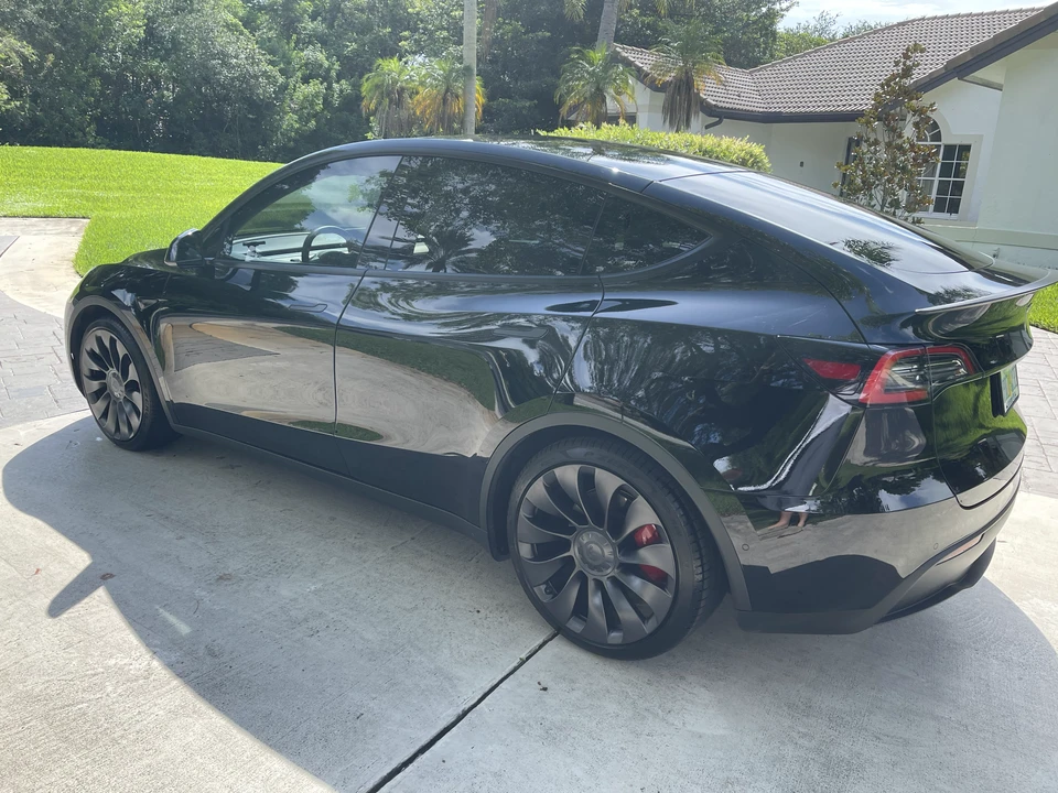 2020 Tesla Model Y Performance - Image 8 of 31
