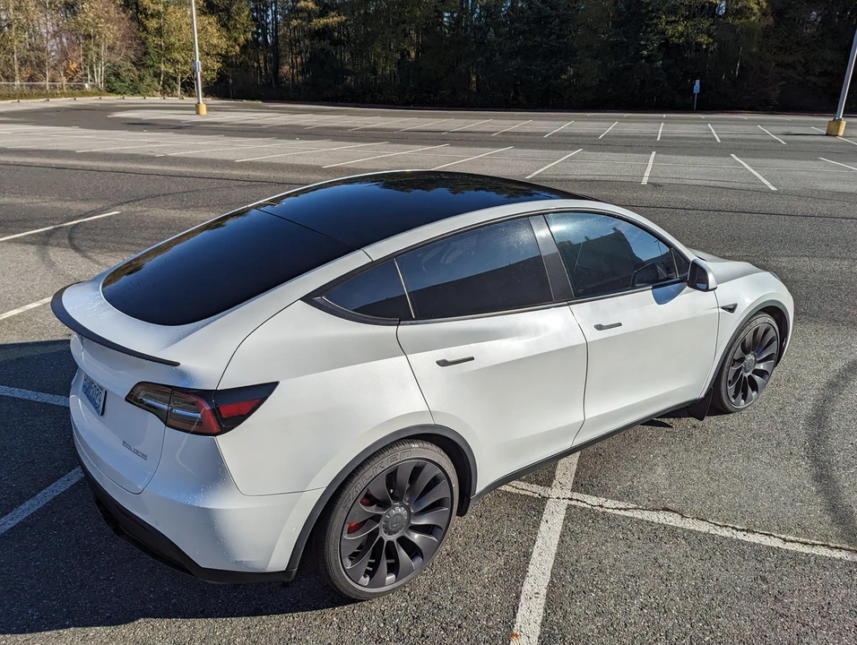 2020 Tesla Model Y Performance - Image 15 of 31