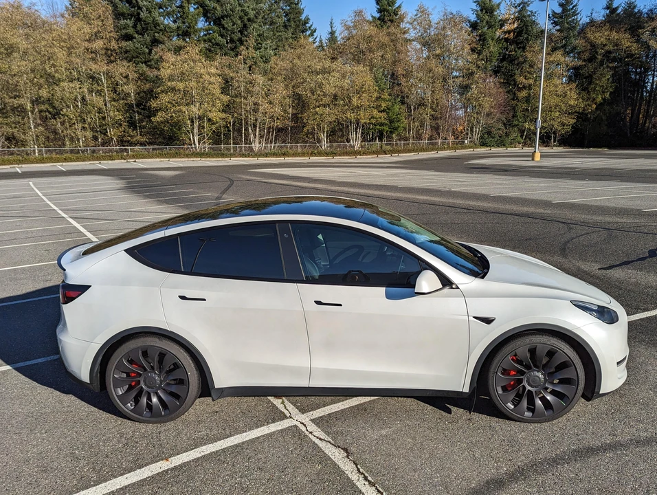 2020 Tesla Model Y Performance - Image 19 of 31