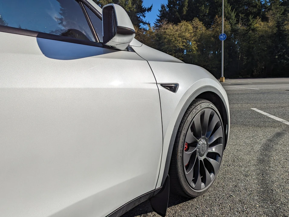 2020 Tesla Model Y Performance - Image 28 of 31