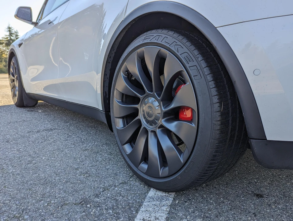 2020 Tesla Model Y Performance - Image 24 of 31