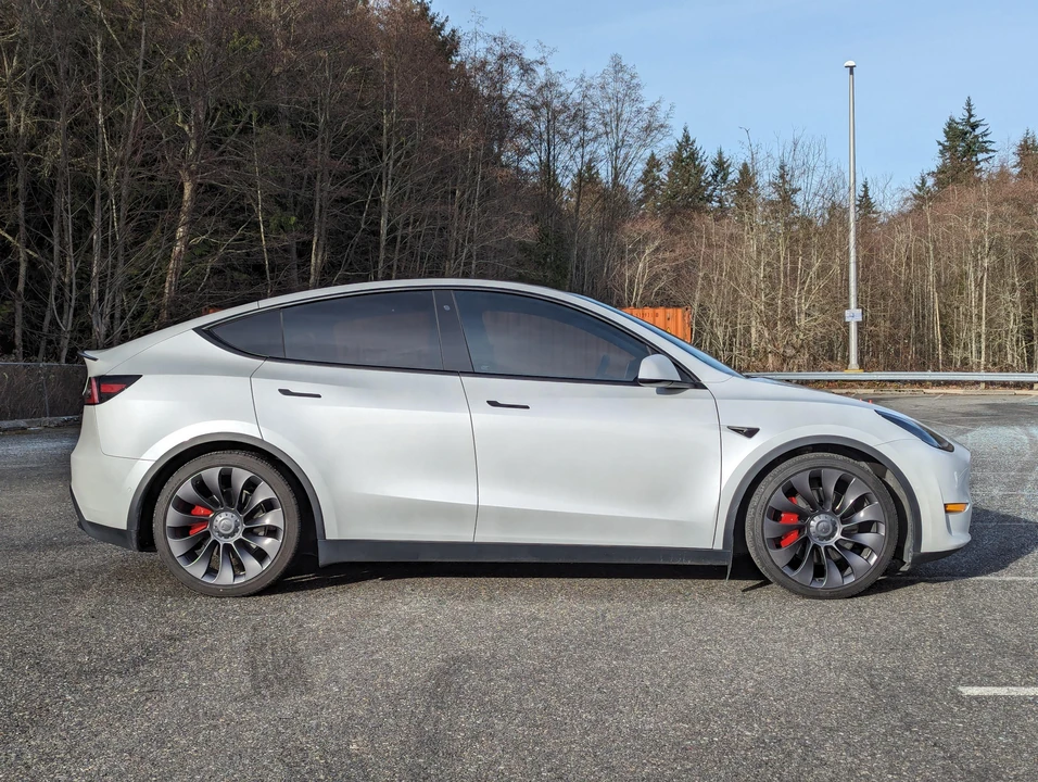 2020 Tesla Model Y Performance - Image 18 of 31