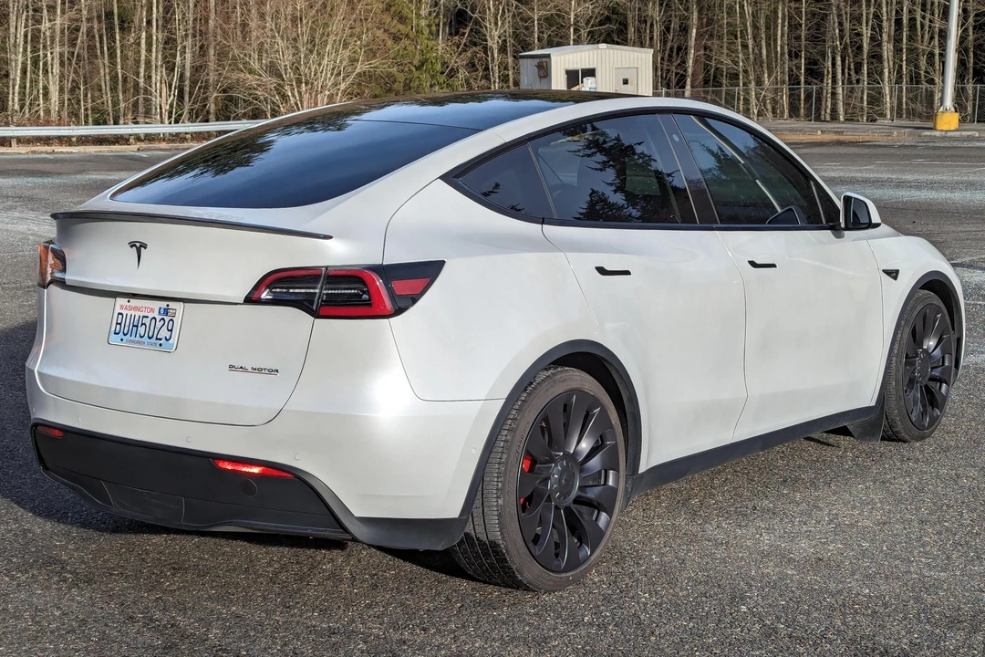 2020 Tesla Model Y Performance - Image 4 of 31