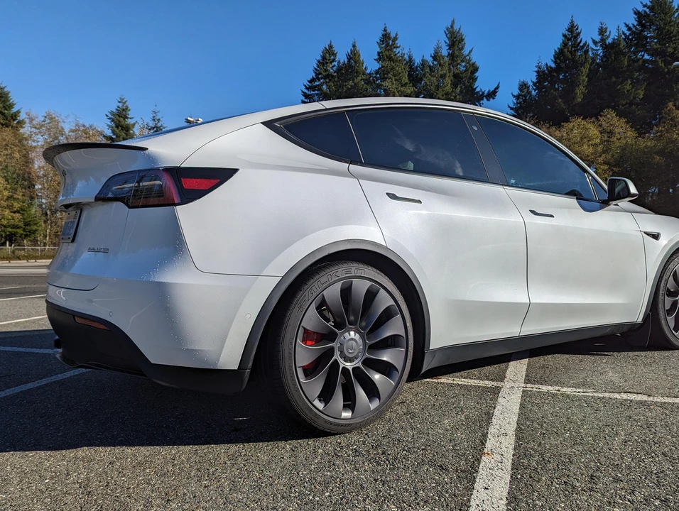 2020 Tesla Model Y Performance - Image 26 of 31