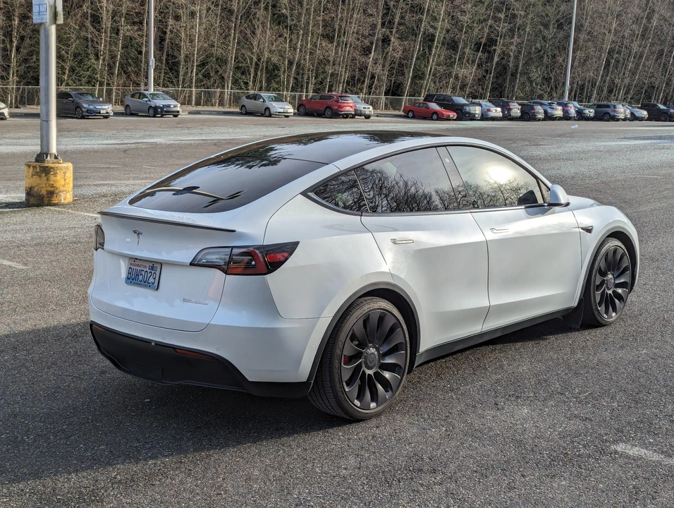 2020 Tesla Model Y Performance - Image 16 of 31