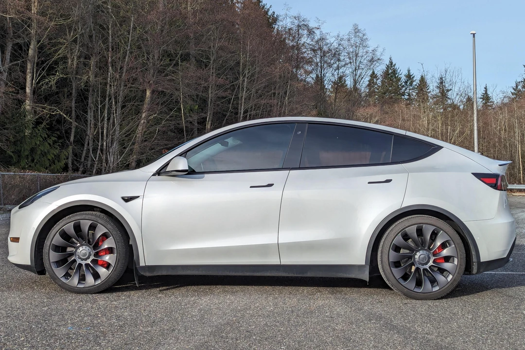 2020 Tesla Model Y Performance - Image 3 of 31