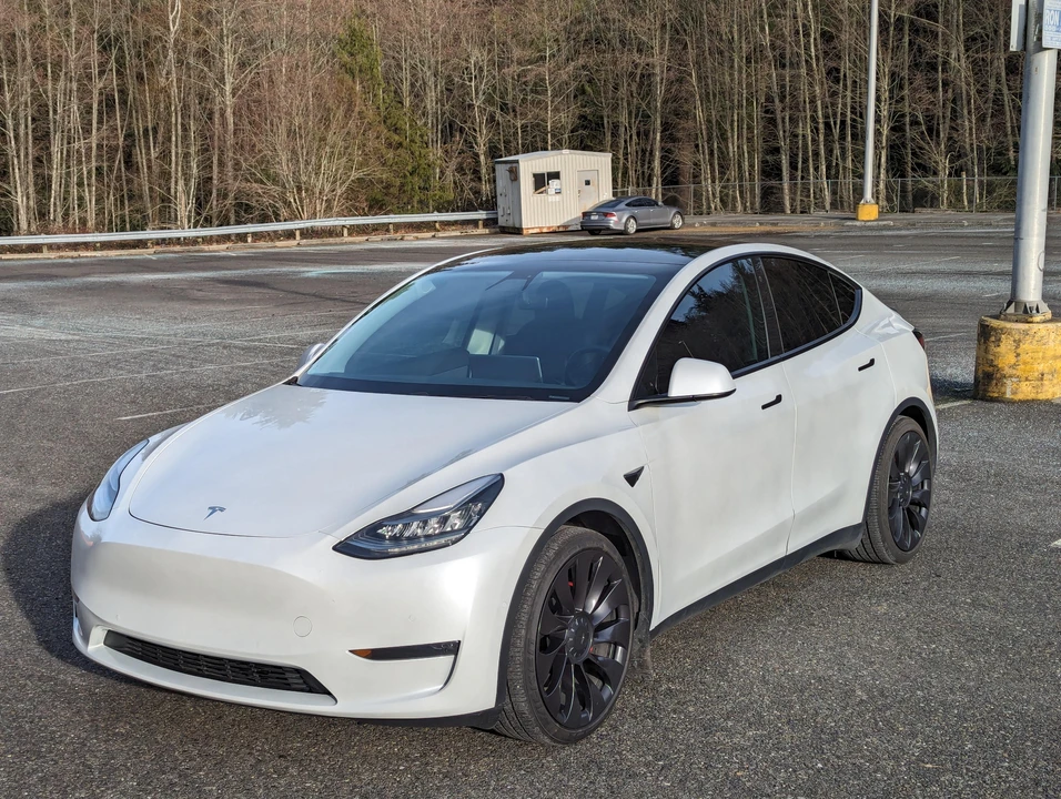 2020 Tesla Model Y Performance - Image 12 of 31