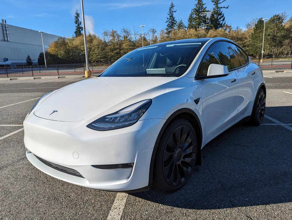 2020 Tesla Model Y Performance - Image 11 of 31