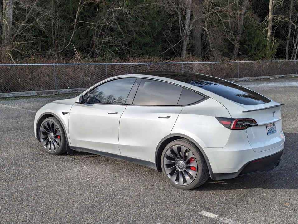 2020 Tesla Model Y Performance - Image 13 of 31