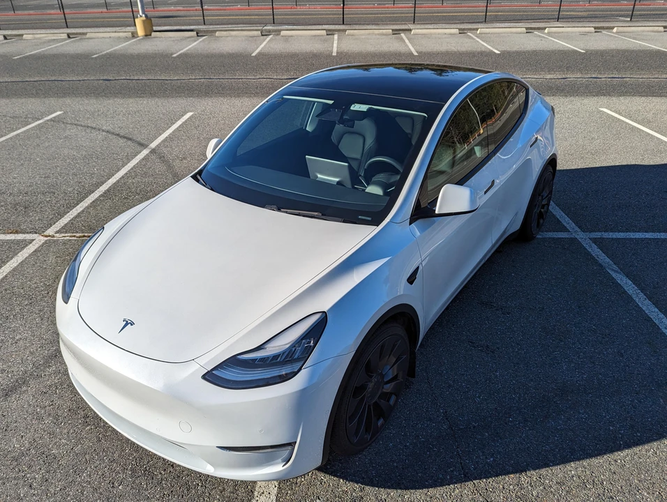 2020 Tesla Model Y Performance - Image 9 of 31