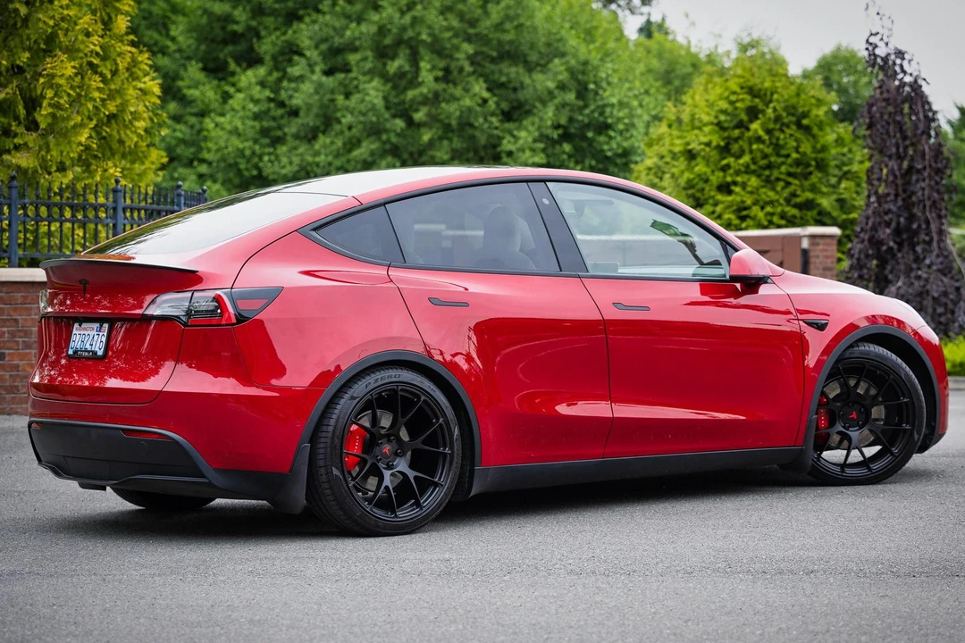 2020 Tesla Model Y Performance - Image 4 of 31