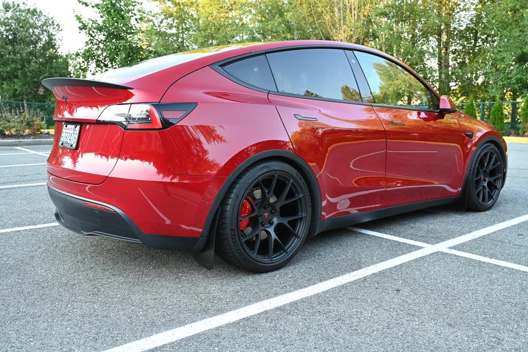 2020 Tesla Model Y Performance - Image 17 of 31