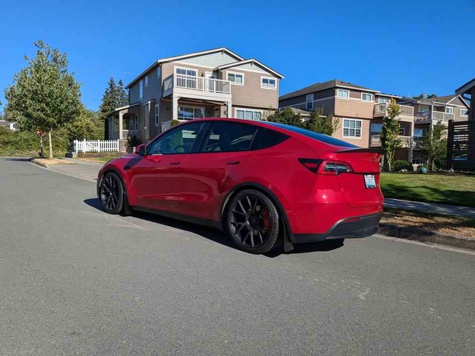 2020 Tesla Model Y Performance - Image 16 of 31
