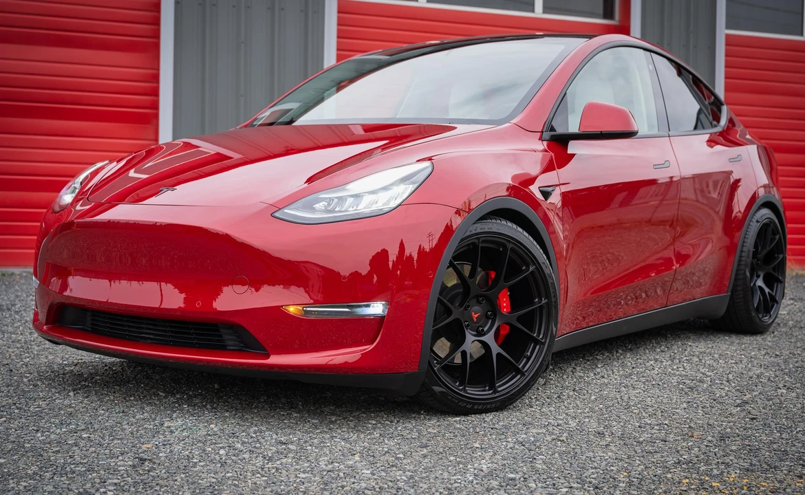 2020 Tesla Model Y Performance - Image 9 of 31