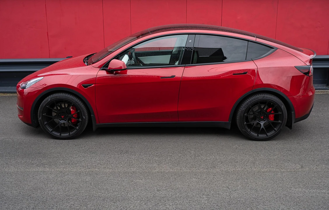 2020 Tesla Model Y Performance - Image 14 of 31
