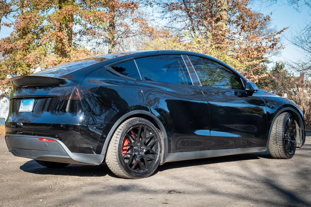 2020 Tesla Model Y Performance - Image 4 of 31
