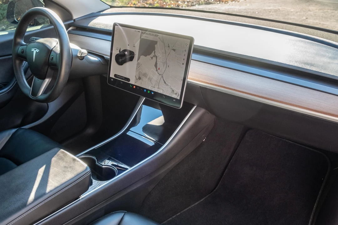 2020 Tesla Model Y Performance - Image 19 of 31