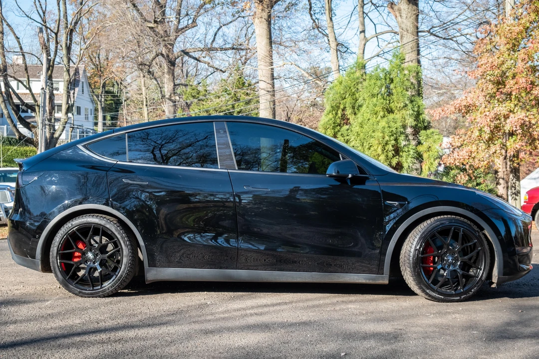 2020 Tesla Model Y Performance - Image 3 of 31
