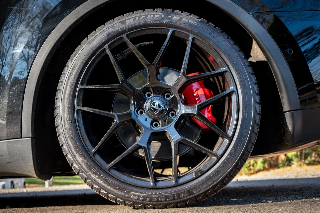 2020 Tesla Model Y Performance - Image 16 of 31