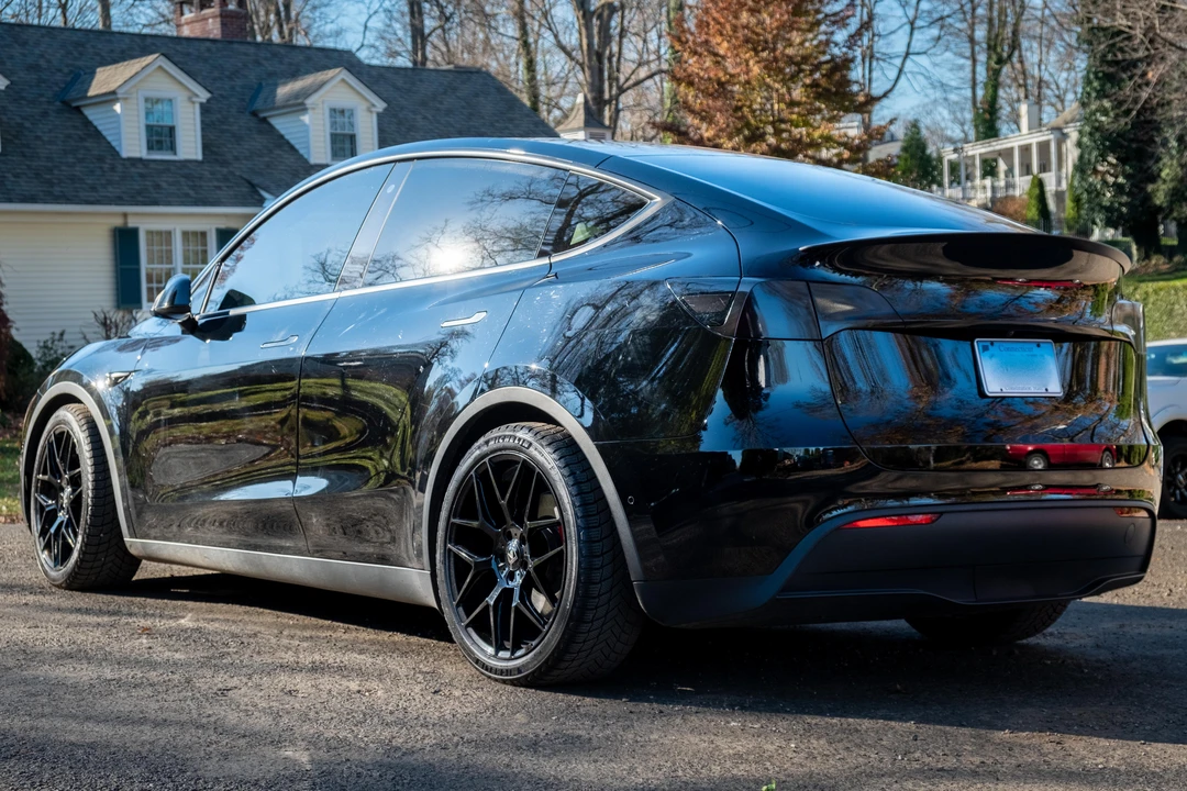 2020 Tesla Model Y Performance - Image 8 of 31