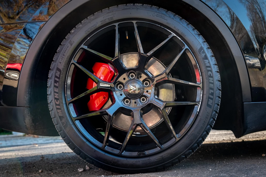 2020 Tesla Model Y Performance - Image 17 of 31