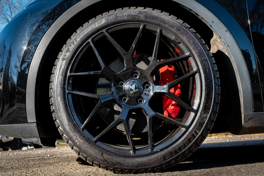 2020 Tesla Model Y Performance - Image 14 of 31