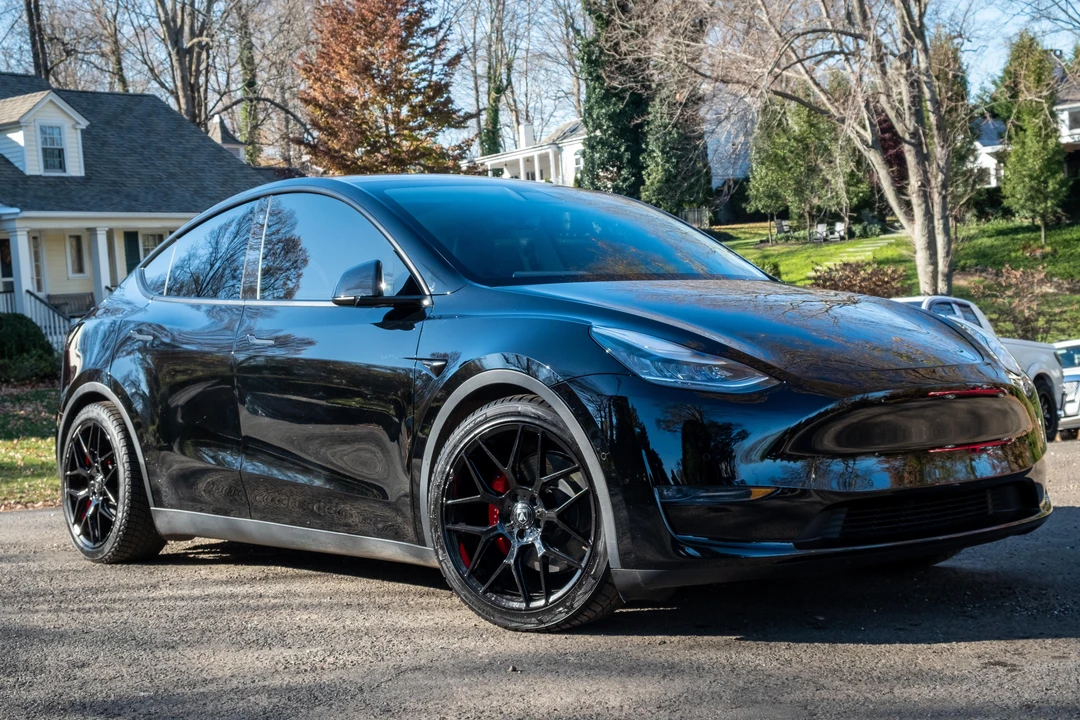 2020 Tesla Model Y Performance - Image 9 of 31