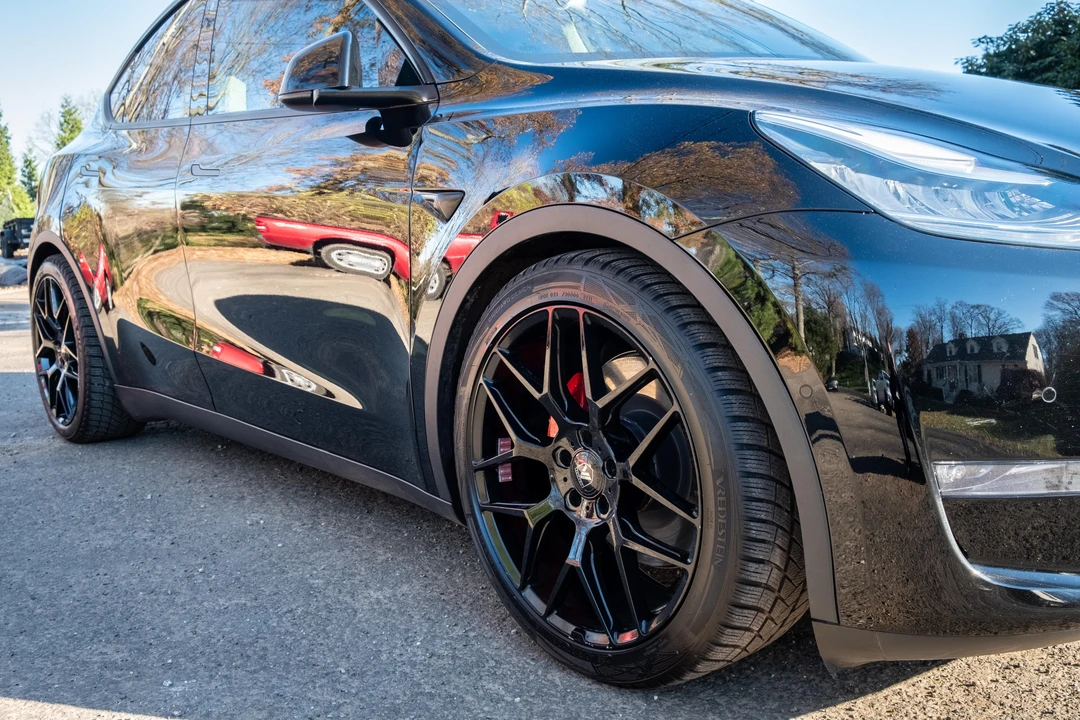 2020 Tesla Model Y Performance - Image 13 of 31