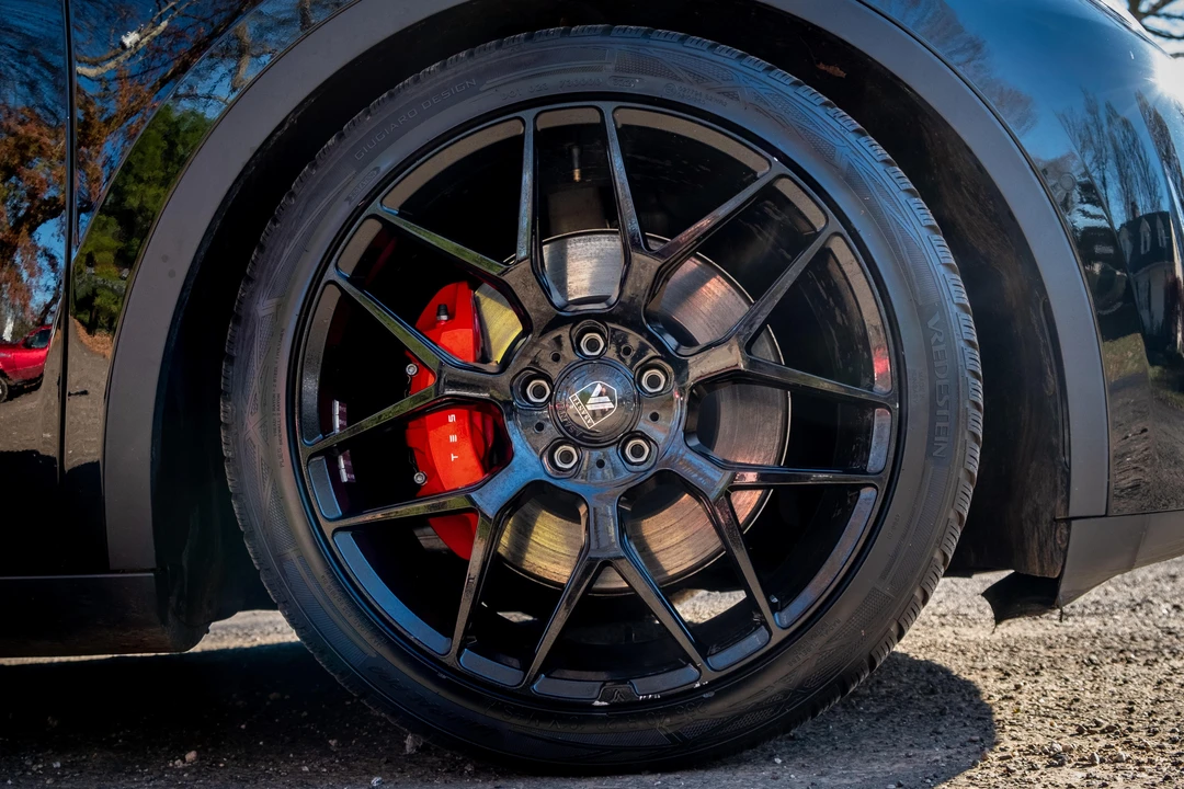 2020 Tesla Model Y Performance - Image 15 of 31