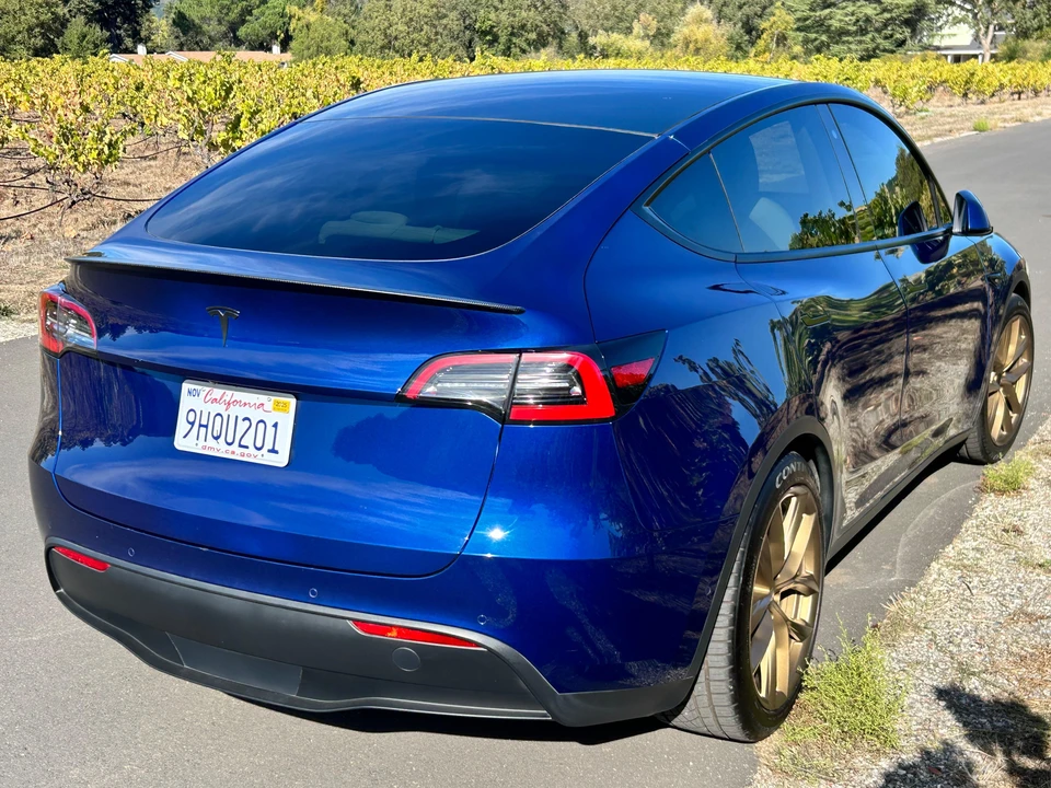 2020 Tesla Model Y Performance - Image 16 of 31