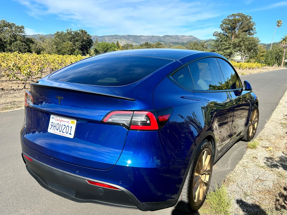 2020 Tesla Model Y Performance - Image 15 of 31