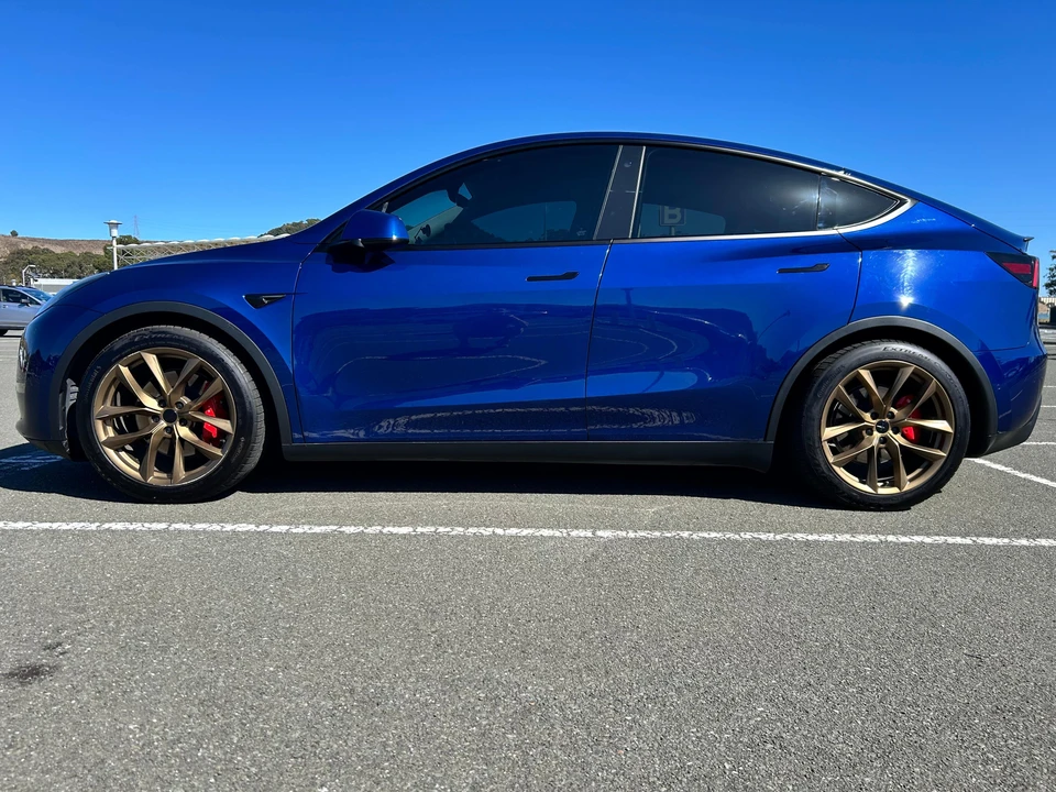 2020 Tesla Model Y Performance - Image 11 of 31